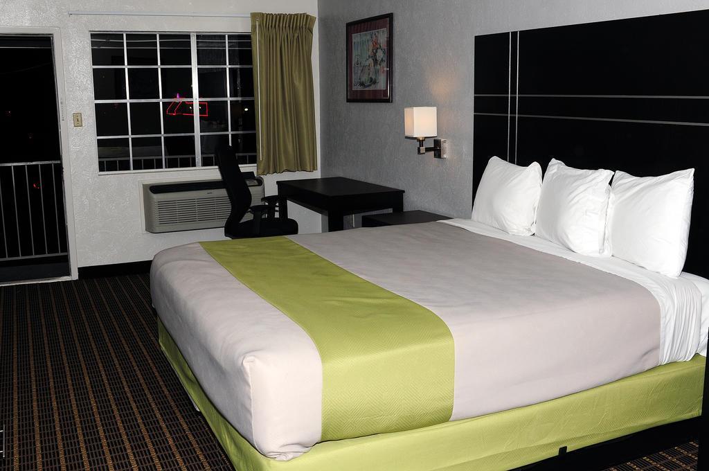 Quality Inn Gonzales Exteriör bild
